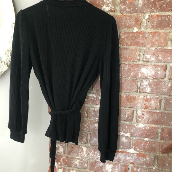 Coeor De Vague … black wraparound top - Picture 10 of 16